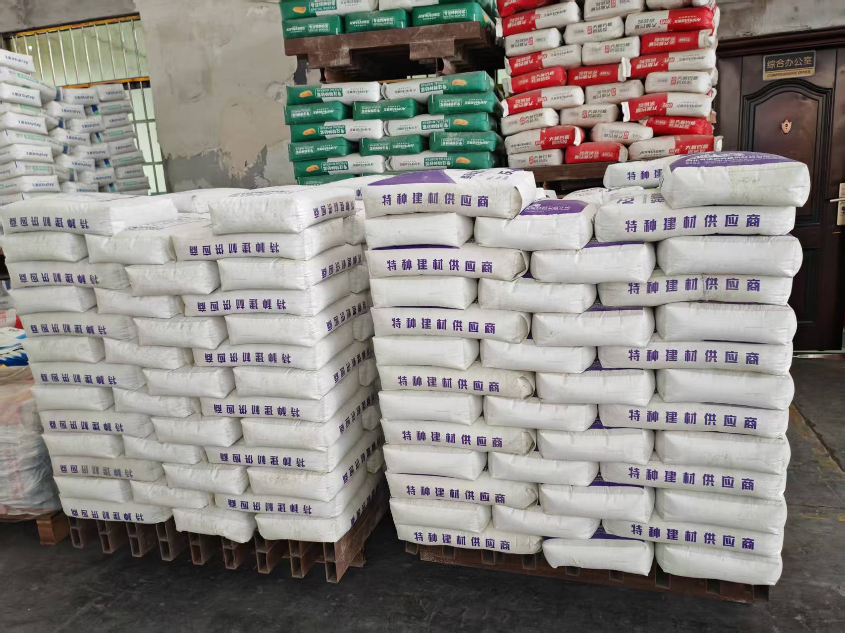 南丹拱顶带模注浆料